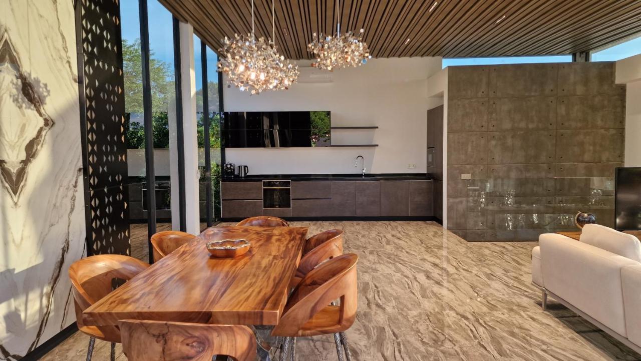 Villa Obsidian, With Staff, Sea View And Walk To Choeng Mon Beach ภายนอก รูปภาพ